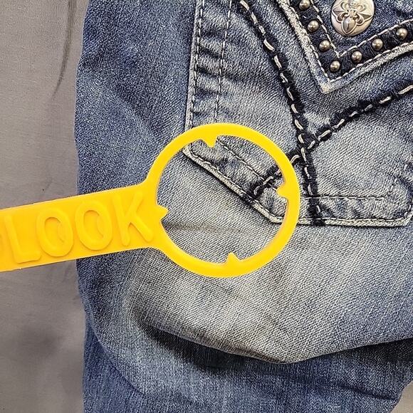 miss me jeans 29 JW5824P Cuffed Capri Embellished 21"Inseam Sparkling Butt Blue - Picture 9 of 11